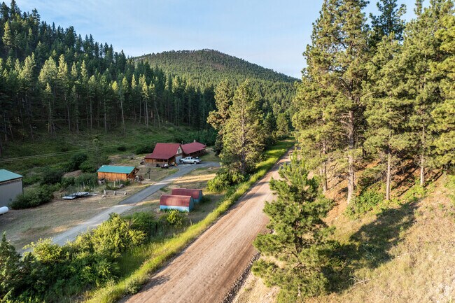 The Gulches neighborhood is mostly unpaved and private roads.