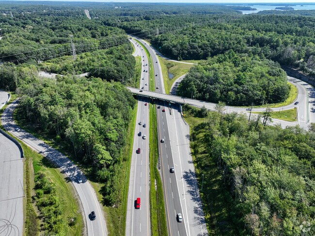 Interstate-95 is nearby Cousins Island.