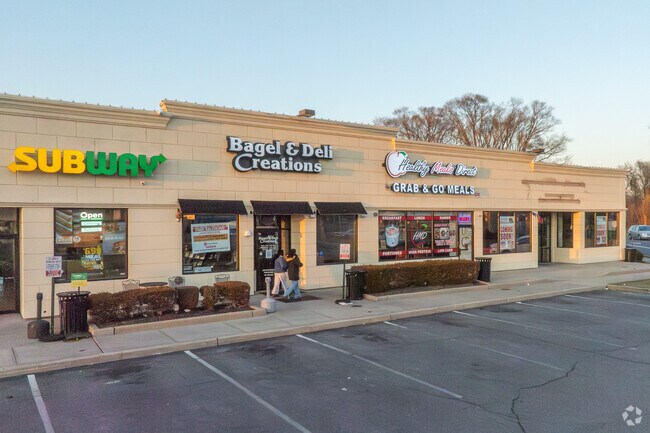 Whether is bagels baked fresh that morning or meal planning for the week, find all of your needs in North Lindenhurst.