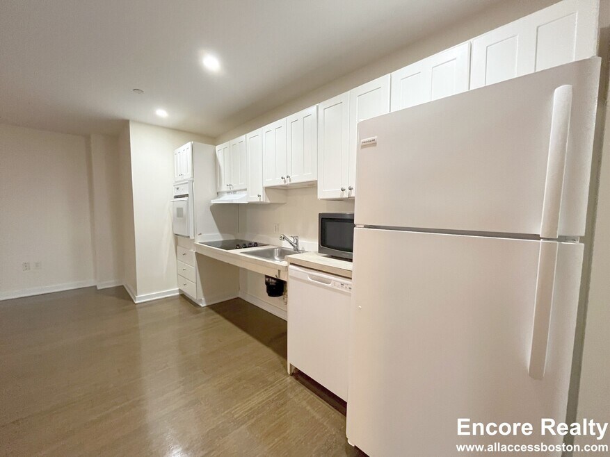 17 Edinboro St unit 407, Boston, MA 02111 - photo 1