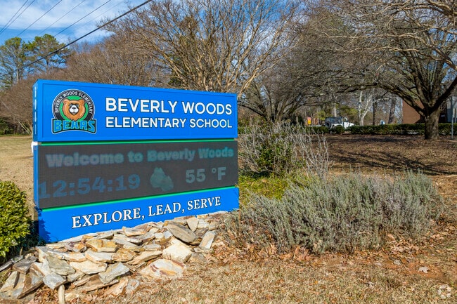 Beverly Woods Elementary School campus sign.