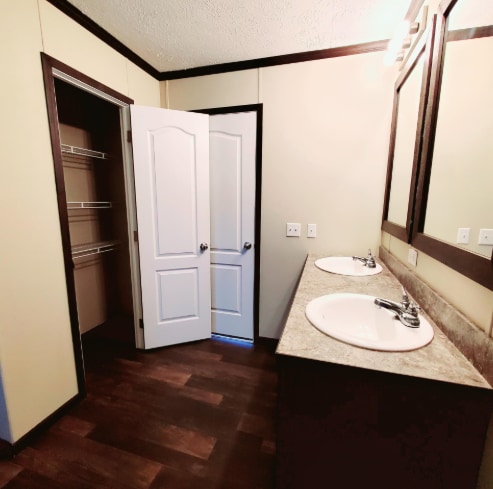 9625 Cape Cod Dr, Fair Haven, MI 48023 - photo 5