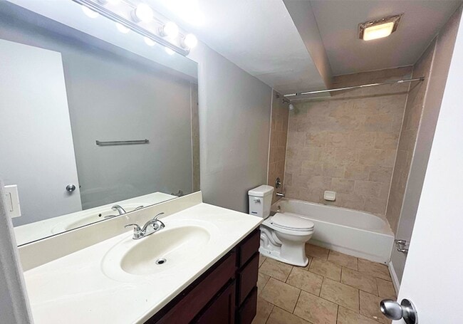 525 Lowell Ave unit 525-02, Cincinnati, OH 45220 - photo 4