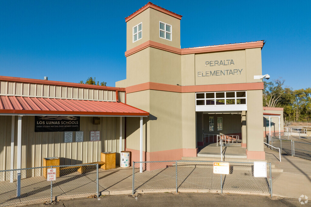 Peralta Elementary School serves the children living in its namesake town and Bosque farms.
