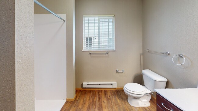 420 11th St N unit Apartment 1, La Crosse, WI 54601 - photo 4