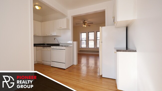 3817 N Fremont St unit 3829.5-W3, Chicago, IL 60613 - photo 6