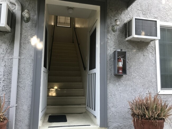 1706 Scott Rd unit 1706, Burbank, CA 91504 - photo 3