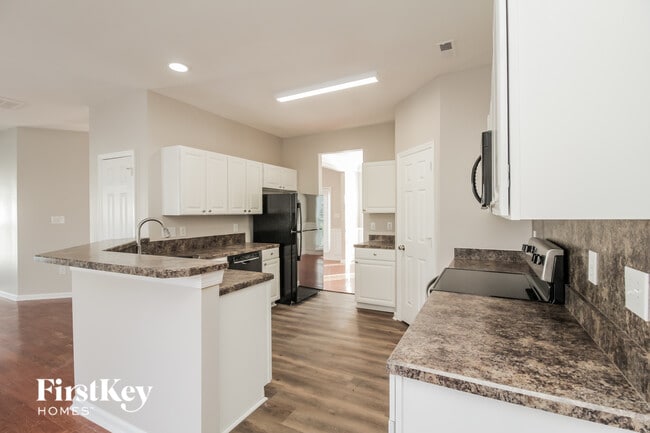 6619 Hawksnest Dr, Charlotte, NC 28269 - photo 7