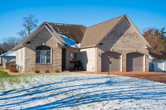 One of many beautiful homes nested in the quiet Braidwood area.