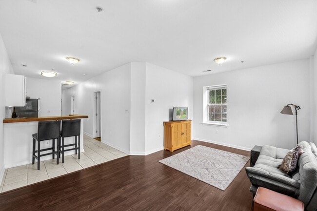 4813 Calvert Rd, College Park, MD 20740 - photo 5