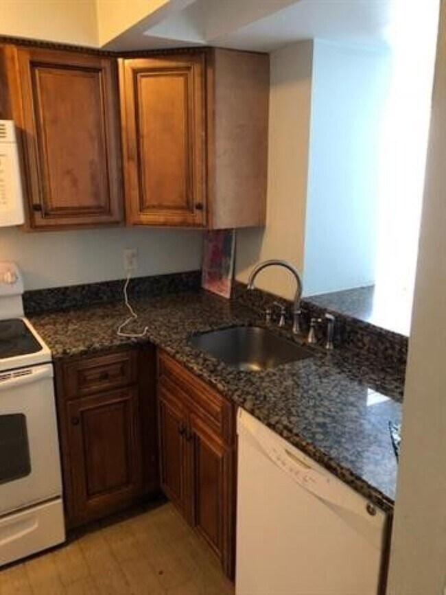 Yorkshire Court Condominums unit 129, Metairie, LA 70002 - photo 6