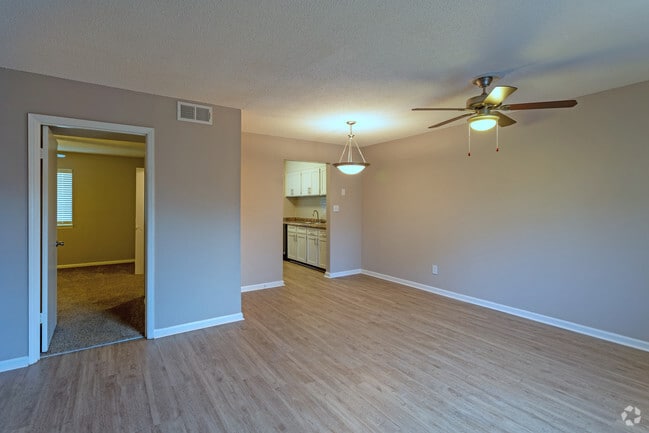 Jac Lyn Apartments, Moultrie, GA 31768 - photo 5