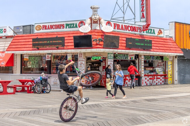 Diners in Upper Township can grab a slice on the go or sit ocean side at Franconi's Pizza.