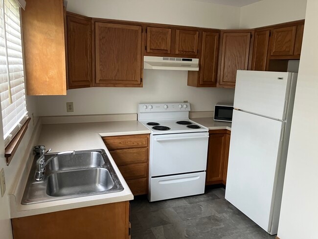 68 E 1st St unit 3, the Plains, OH 45780 - photo 5