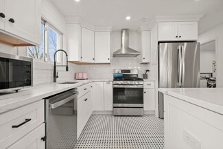 24 Maplewood Dr, Cos Cob, CT 06807