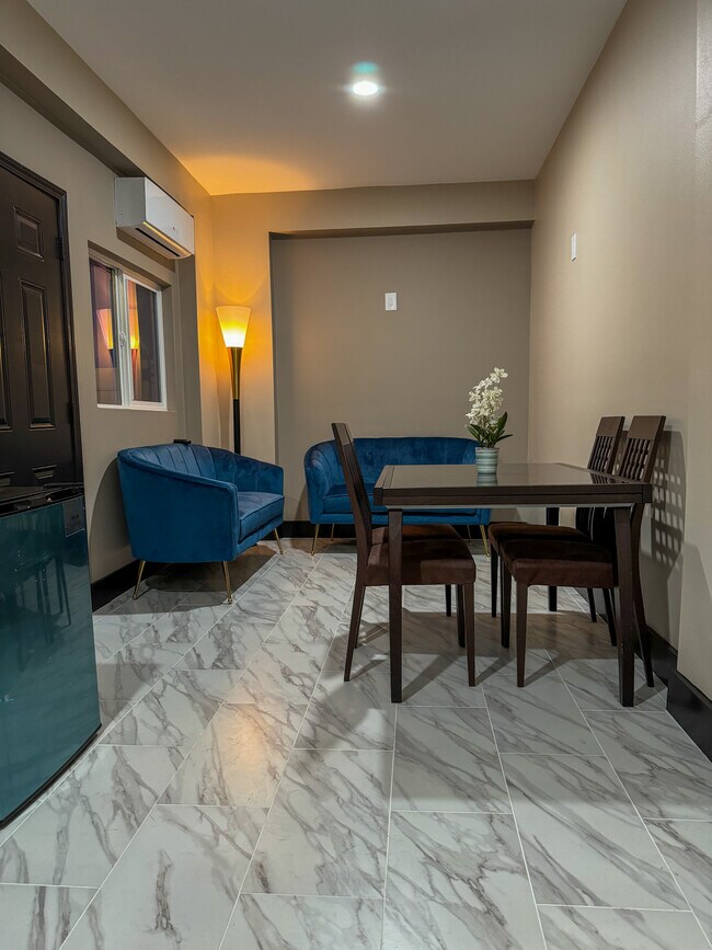 Beautiful 1 bedroom apartment with small kitchen & bathroom. Quiet street. Secured property.
