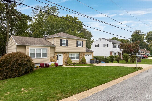 Split-level and Colonial Revival homes are typical in Brandywine.