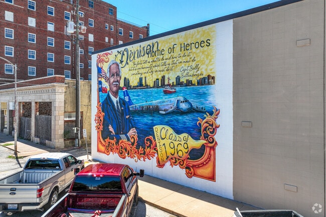 Flight 1549 mural honors hometown hero, Capt. Chesley 
