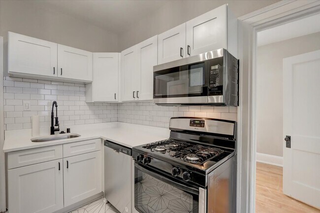 2611-2613 N Stowell Ave, Milwaukee, WI 53211 - photo 7