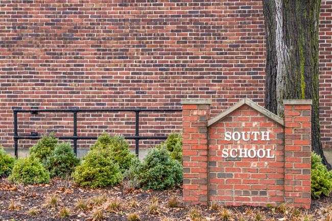 South Elementary School is located near Green Bay Road in Glencoe, a northern suburb of Chicago.