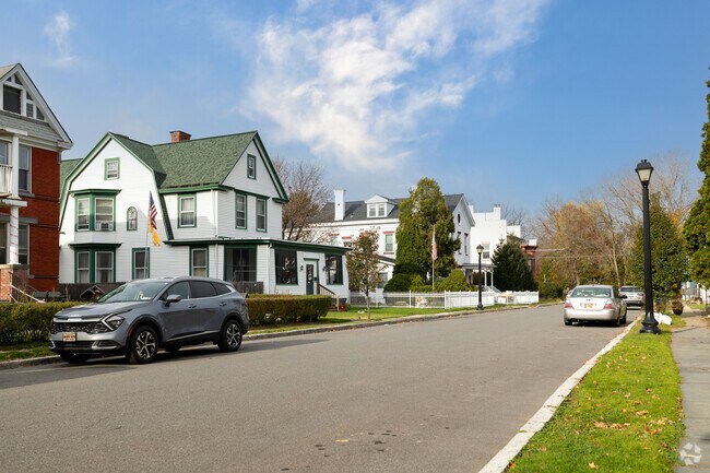 Colonial Revivals with Dutch influences sit along the old streets of Waterford.