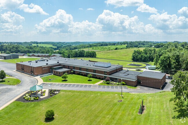 The student to teacher ratio at Barnesville High School is 18 to 1.