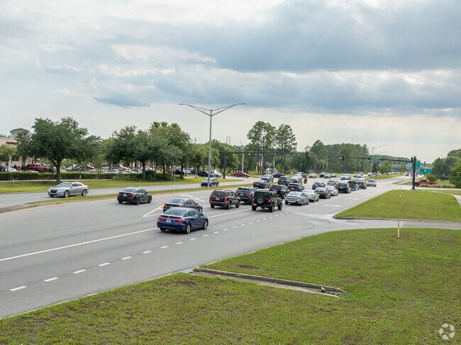tTaffic can be quite heavy at times near the Oakleaf town Center.