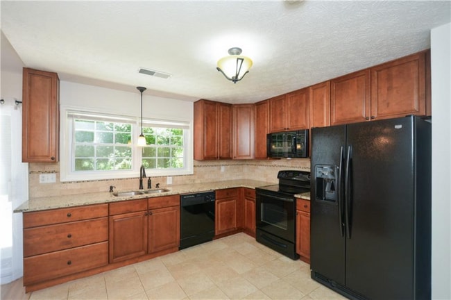 3237 Creek Hollow Dr, Marietta, GA 30062 - photo 3