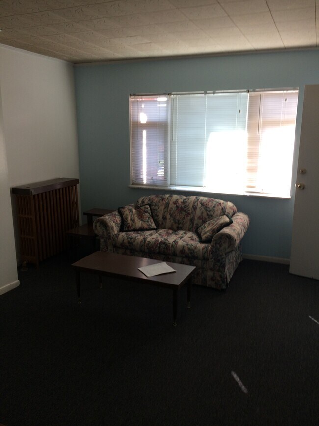 3821 Bates St Unit 1, Pittsburgh, PA 15213