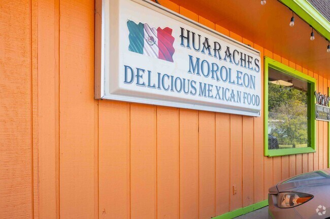 Huaraches Moroleon Restaurant in Fairlawn Park is known for its jumbo margaritas.