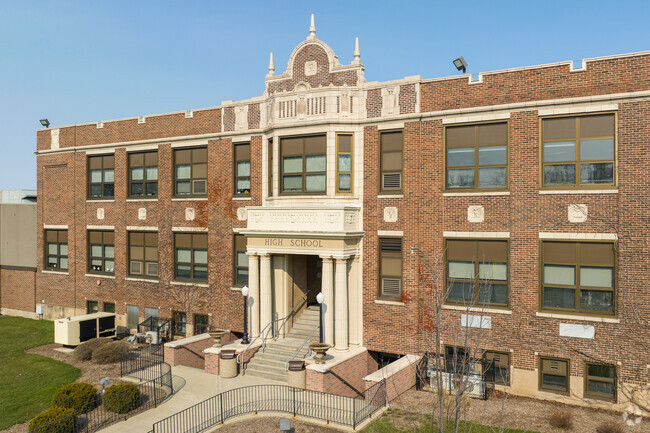 McHenry High School School - Freshman Campus is a public high school located in McHenry.
