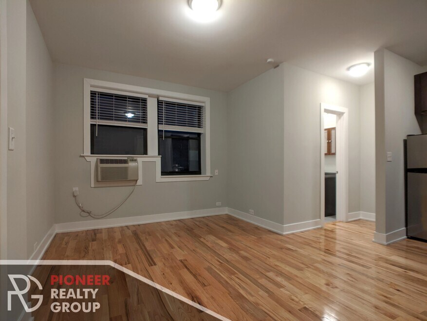 835 W Wolfram St unit 206, Chicago, IL 60657 - photo 1