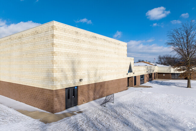 Emma V. Lobbestael Elementary School, Campus Overview.