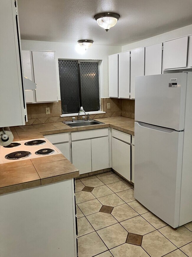 2429 NE Saratoga St, Portland, OR 97211 - photo 2