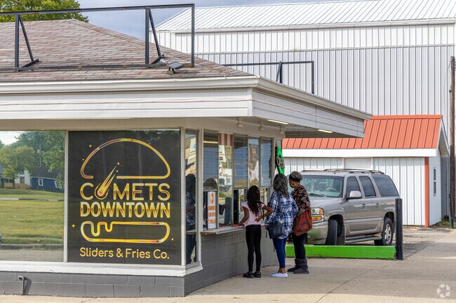 Comets Downtown Sliders & Fries Co is in the South Central neighborhood of Muncie, IN.