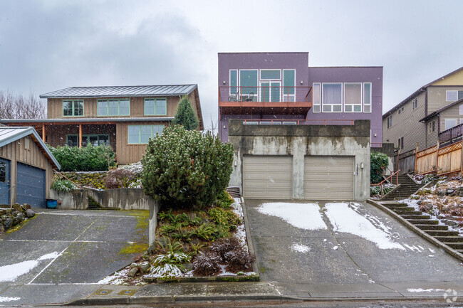 You can find clean modern homes all throughout the city of Hood River.