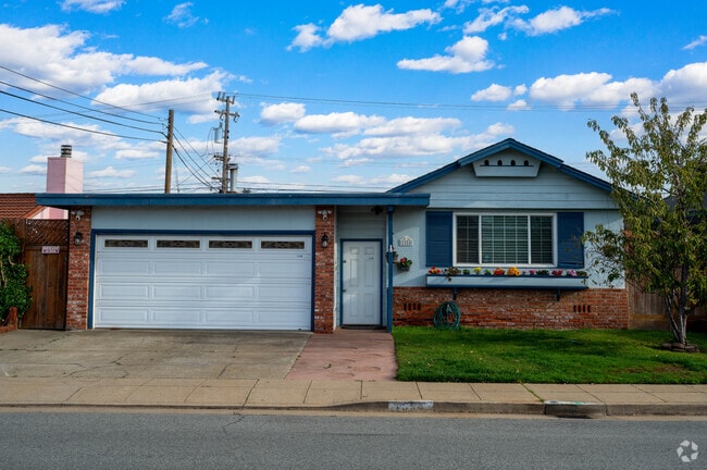 There are plenty a beautiful one story houses in the Parkside-San Mateo neighborhood.