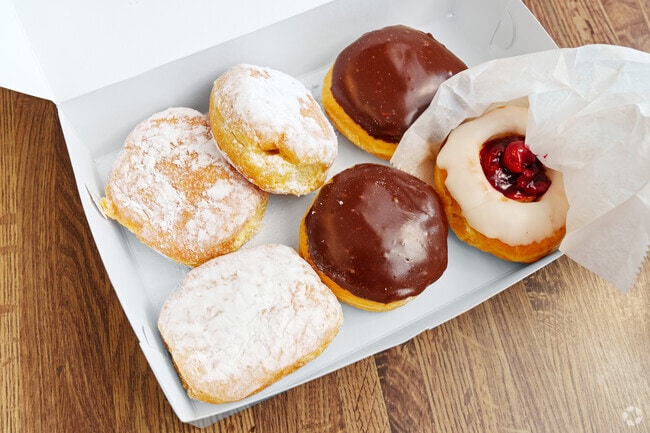 Mac's Donuts has delicious fresh donuts to suit every taste.