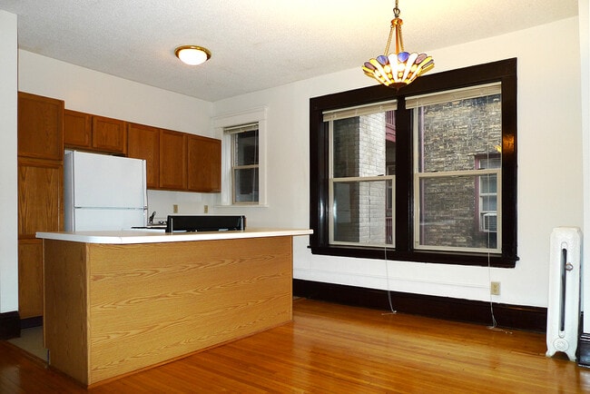 130 E 18th St #202 $1460