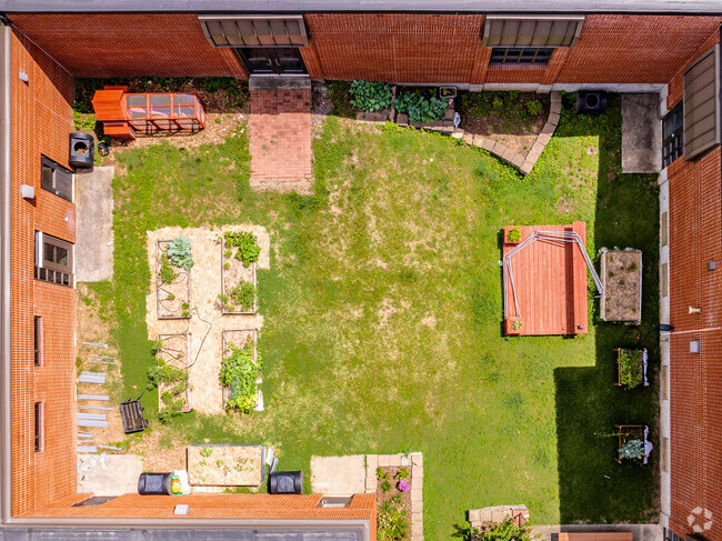 The courtyard and community garden at Franklin Elementary in Downtown Franklin.