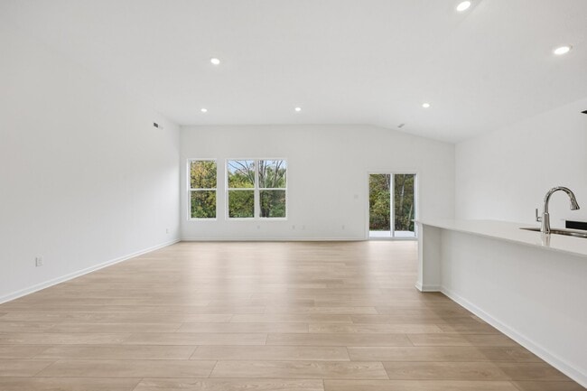 4702 Little Pearl Ln, Indianapolis, IN 46235 - photo 2