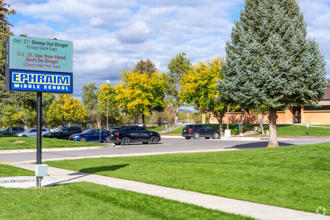 Ephraim Middle School earns a B-minus grade on Niche.