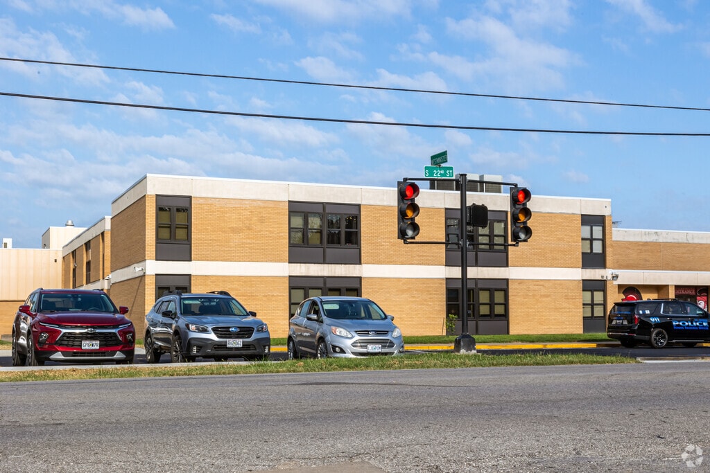 Spring Garden Middle School is a public school in Saint Joseph, MO, offering a Gifted & Talented program and Project Lead The Way curriculum.