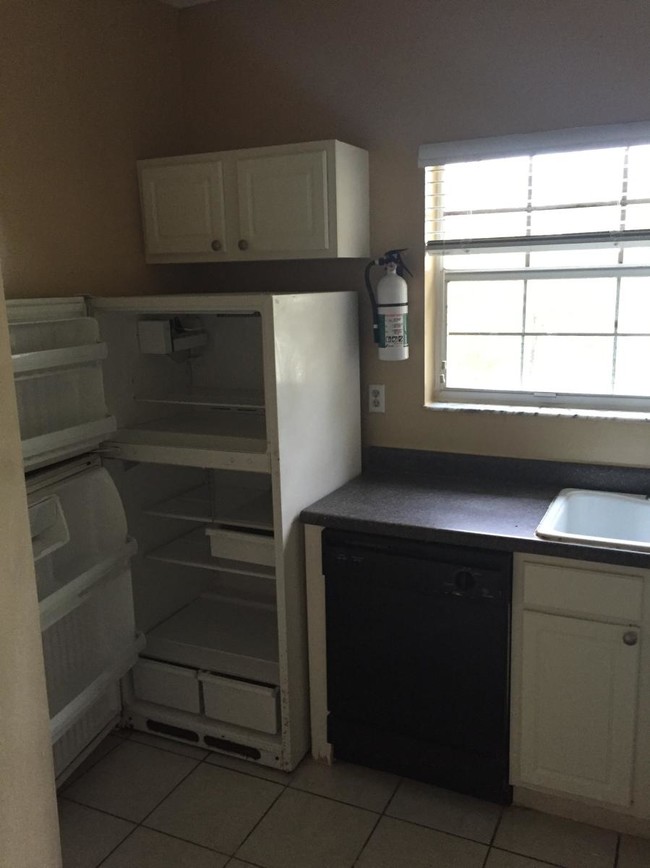 2421 NW 96th Terrace Unit L, Pembroke Pines, FL 33024