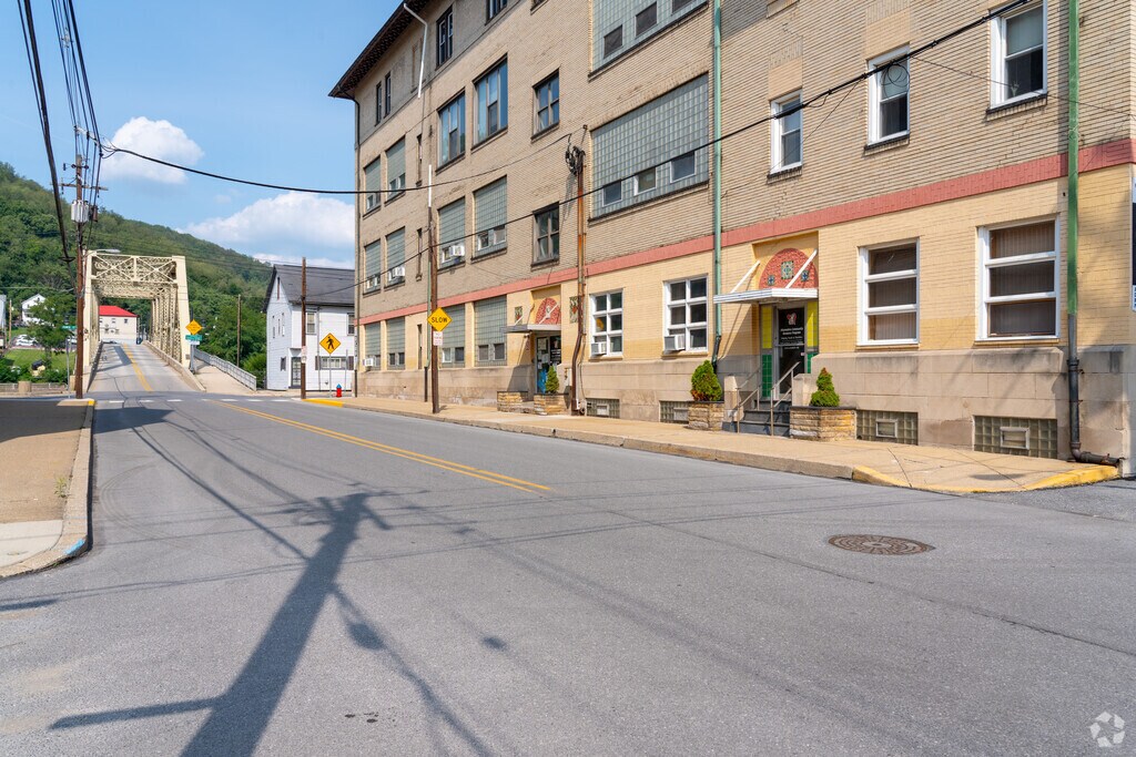 CENTER FOR ACHIEVEMENT has a student body size of 6 students.