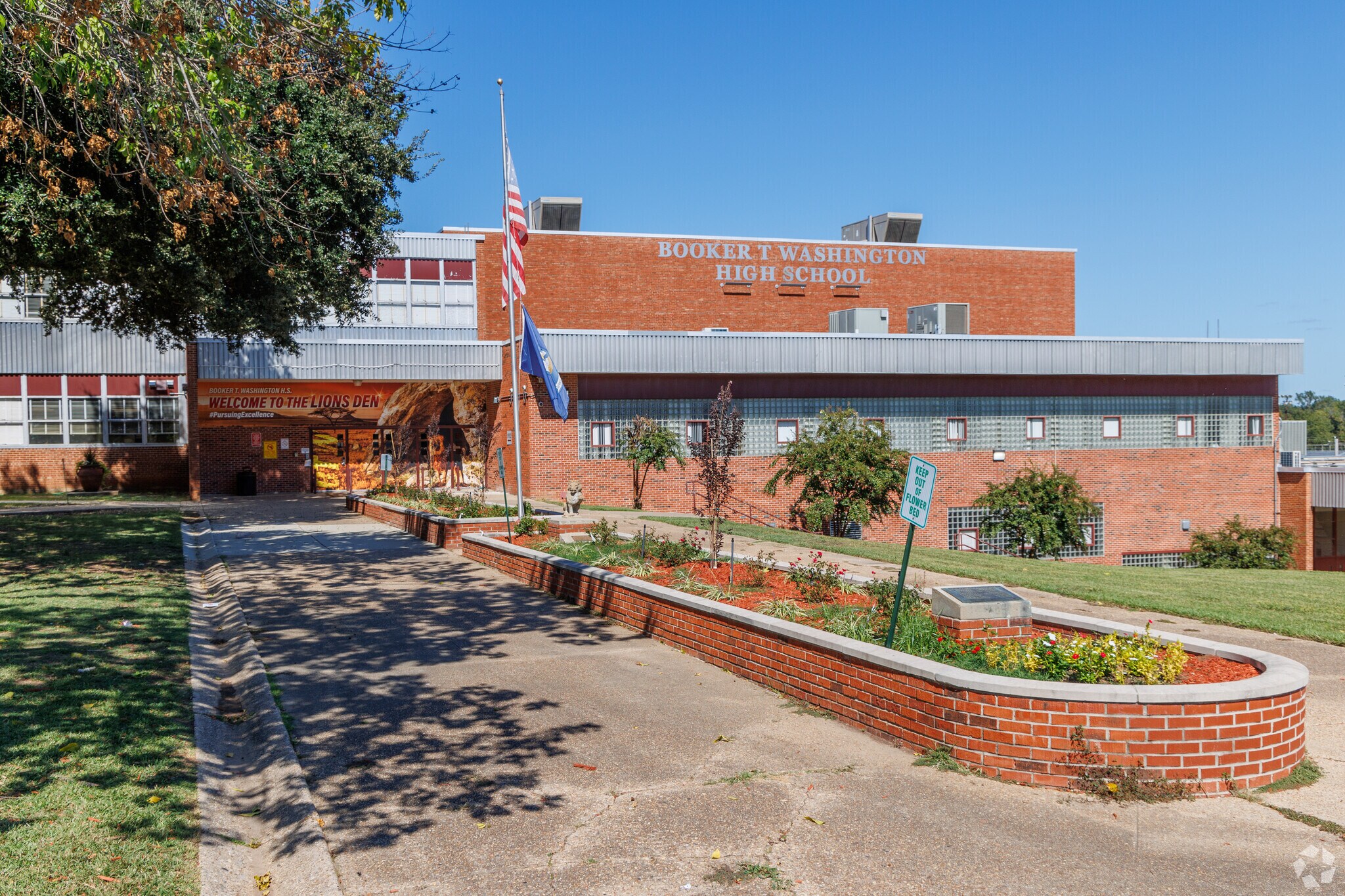 Entrance to Booker T Washington High School