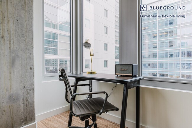 165 N Desplaines St unit FL10-ID1140, Chicago, IL 60661 - photo 4