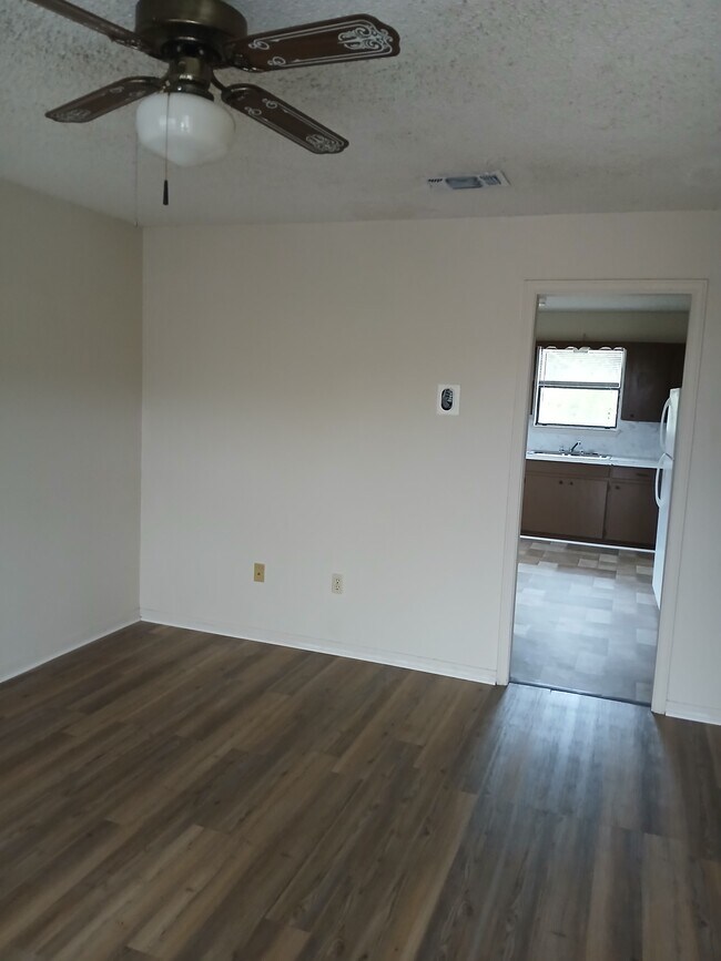 913 N 7th St unit C, Copperas Cove, TX 76522 - photo 2