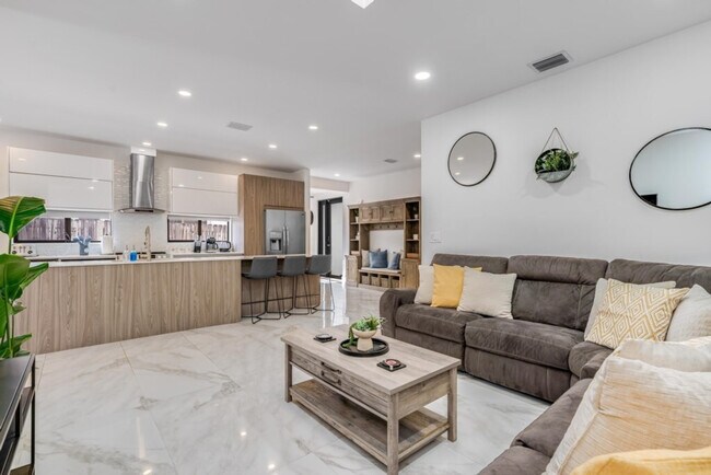 828 SW 14th Ct unit ID1287062P, Fort Lauderdale, FL 33315 - photo 2