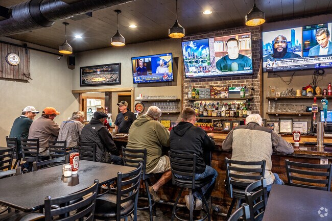 Gunderson's Restaurant serves up American fare and cold drinks alongside daily lunch specials.